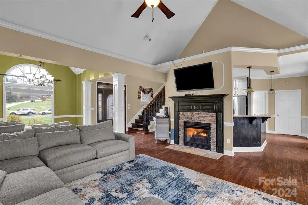 Living/Dining Area - 114 Trappers Ridge Dr