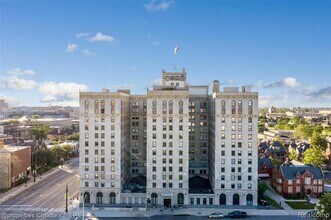 Building Photo - 15 E Kirby St