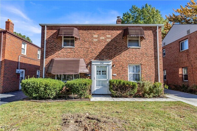 Primary Photo - 251 E 200th St