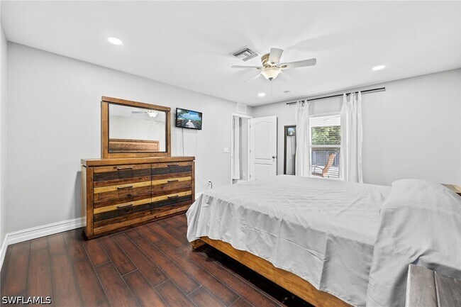 Building Photo - 421 Broadmoor St