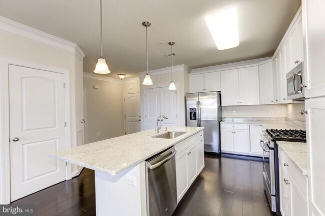 Building Photo - 13740 Endeavour Dr