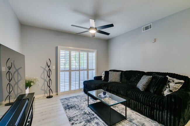 Building Photo - Stylish Fully Furnished 1BR Condo with Private Patio & Custom Closet