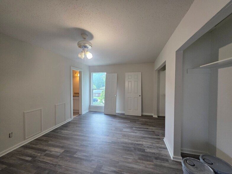Building Photo - 1020 Autumn Cir