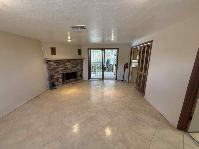 Building Photo - 8574 E Ruby Dr