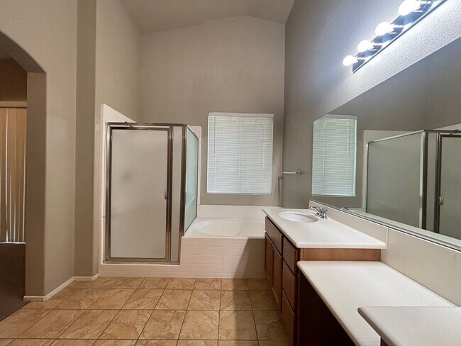 Building Photo - Upgraded West Lancaster Home