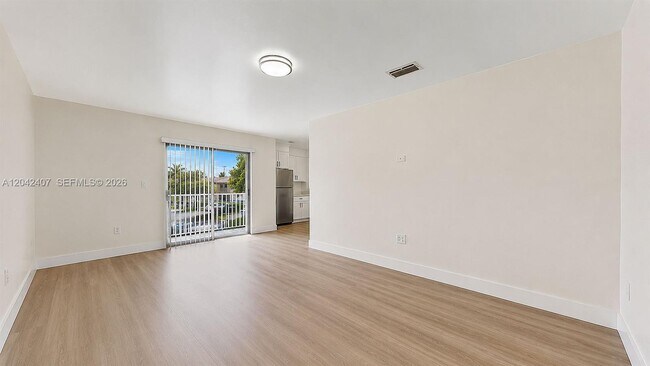 Building Photo - 1670 W 42nd St