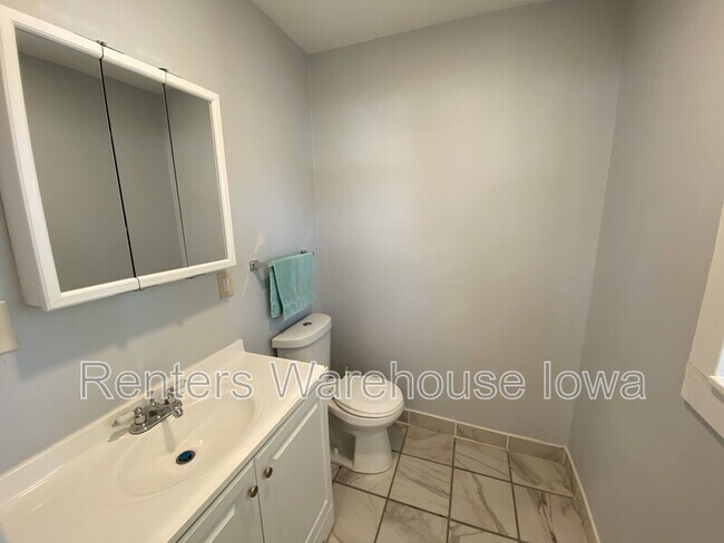 Building Photo - 1622 E 8th St