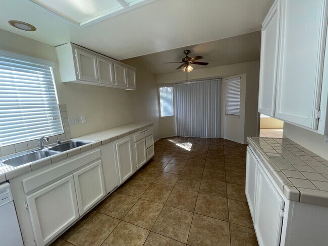 Building Photo - Hesperia-Refurbished- 3 Bedrooms, 2 Bathro...