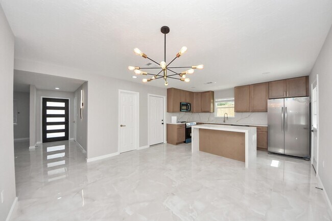 Building Photo - 1503 Locklaine Dr