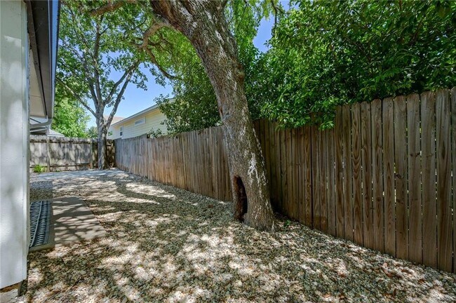 Building Photo - 1502 Bridgeway Dr