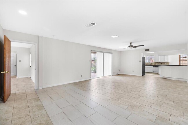 Building Photo - 4135 Levonshire Dr