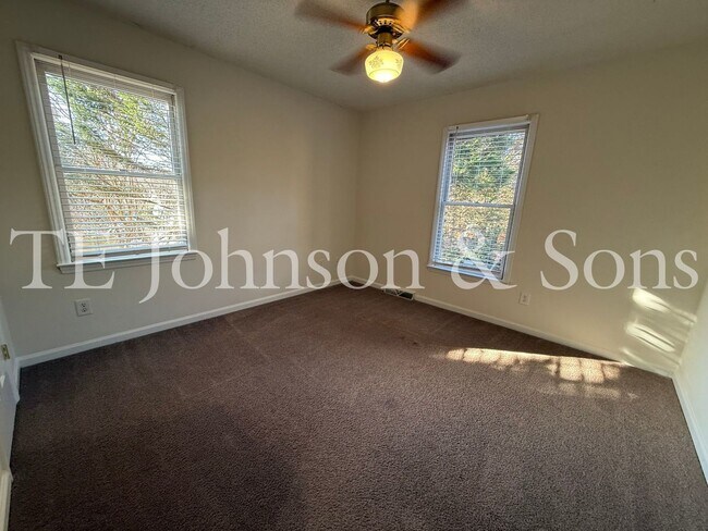 Building Photo - Charming 3-Bedroom Home with Rocking Chair Porch and Screened Back Patio