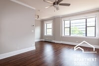 Building Photo - 817 W Lakeside Pl