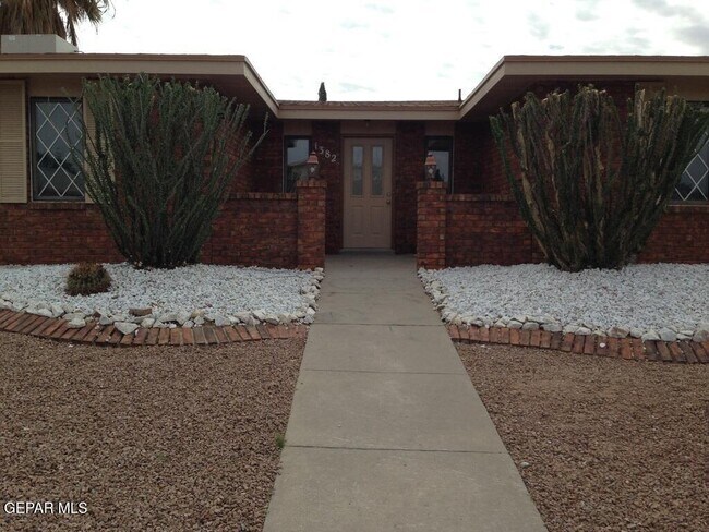 Building Photo - 1382 Adabel Dr