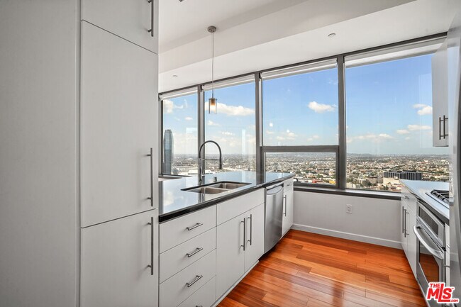 Building Photo - 1100 Wilshire Blvd