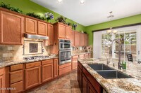 Building Photo - 2520 S Dragoon Dr