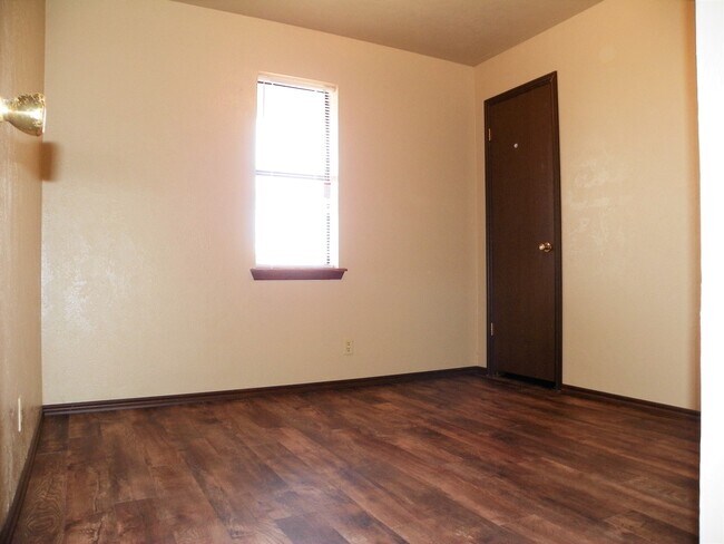 Building Photo - 3 Bedroom Brick home in Tecumseh