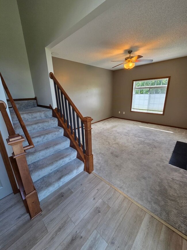 Building Photo - Stylish and Inviting; The Townhouse of Your Dreams!