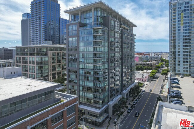 Building Photo - 1100 S Hope St