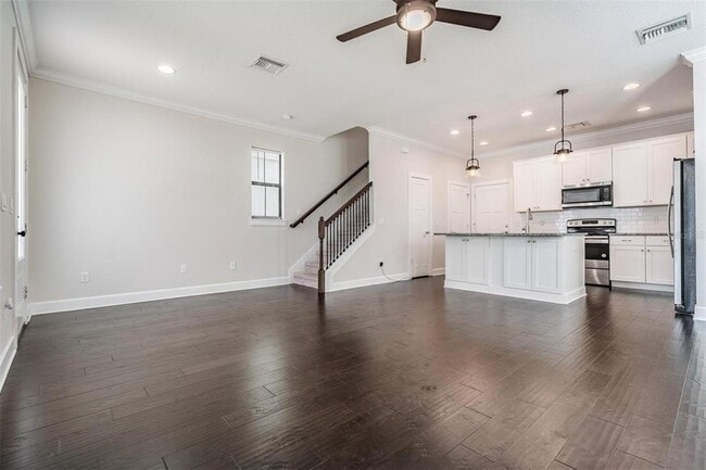 Building Photo - 845 Aurora Way