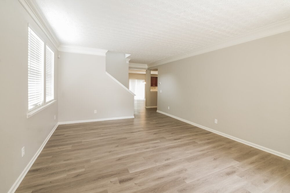 Building Photo - 2240 Valley Creek Dr