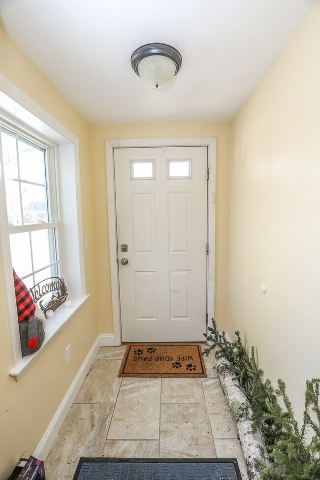 Building Photo - 2 Bedroom Home in Dover