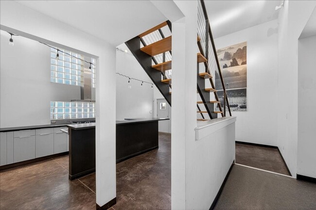 Building Photo - 1960 Bellefontaine St