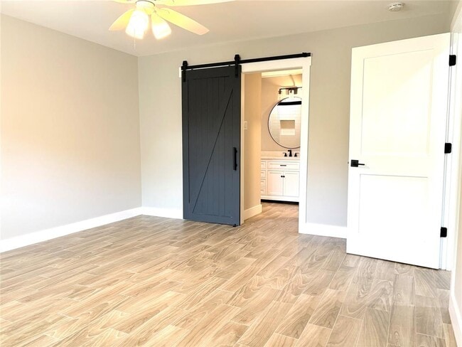 Building Photo - 406 Oak Vista Dr