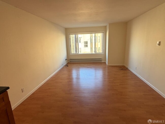 Building Photo - 527 6th Ave