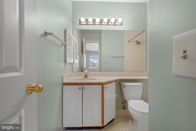 Building Photo - 5705 Chapman Mill Dr