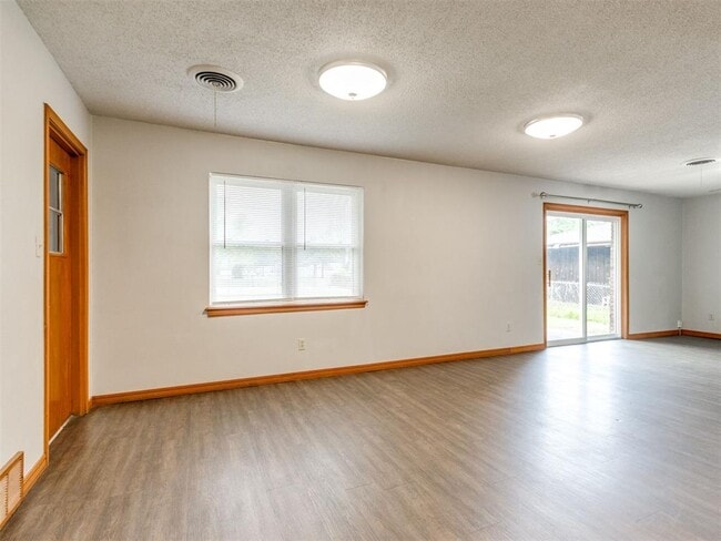 Building Photo - 1639 Westbrooke Terrace