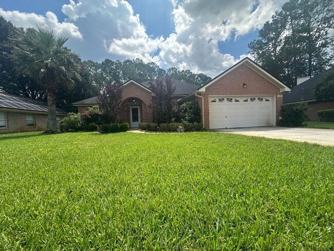 Building Photo - Sprawling Brick Home, Beautiful Water View...