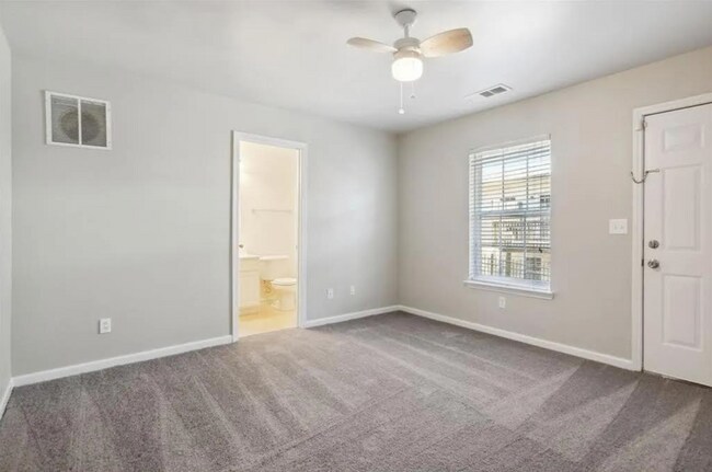 Building Photo - 2200 Landing Walk Dr