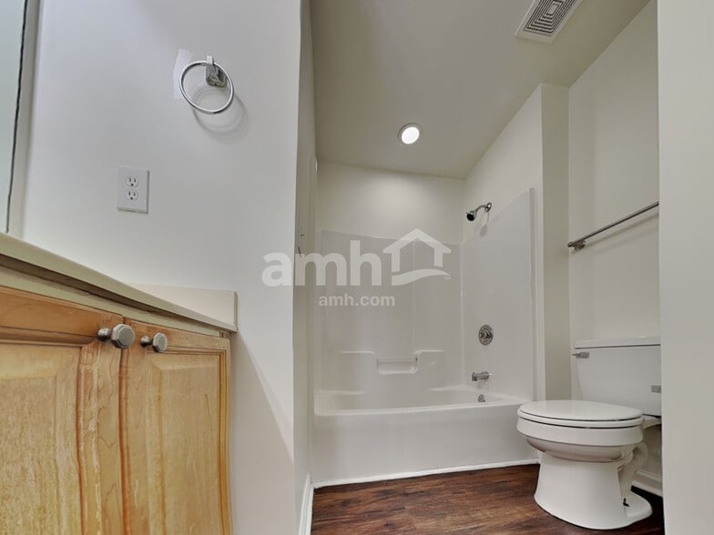 Building Photo - 219 Chandeleur Dr