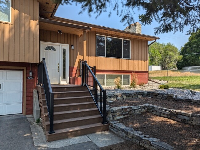 Building Photo - 2302 Garland Dr