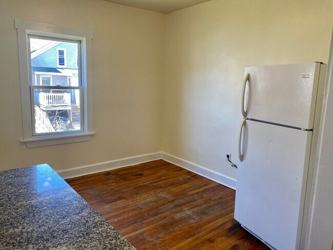 Building Photo - 118 Seabury St