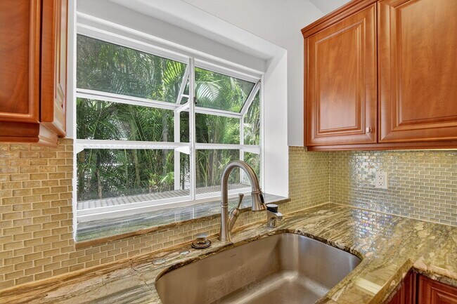 Building Photo - 11570 Briarwood Cir