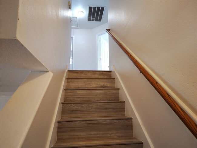 Building Photo - 13835 Purplemartin St