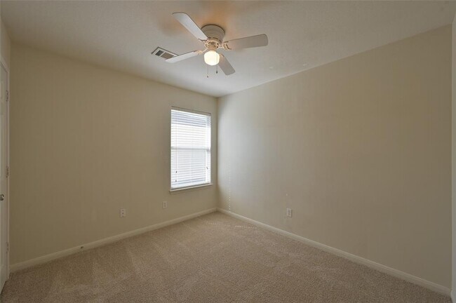Building Photo - 28927 Rio Grande River Dr
