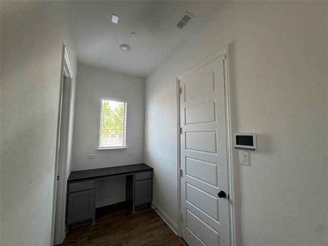 Building Photo - 833 Lennox Dr