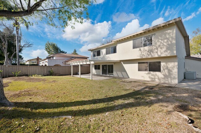 Building Photo - Beautiful Westlake First Neighborhood Family Home w/ Large Backyard with Panoramic Mtn Views