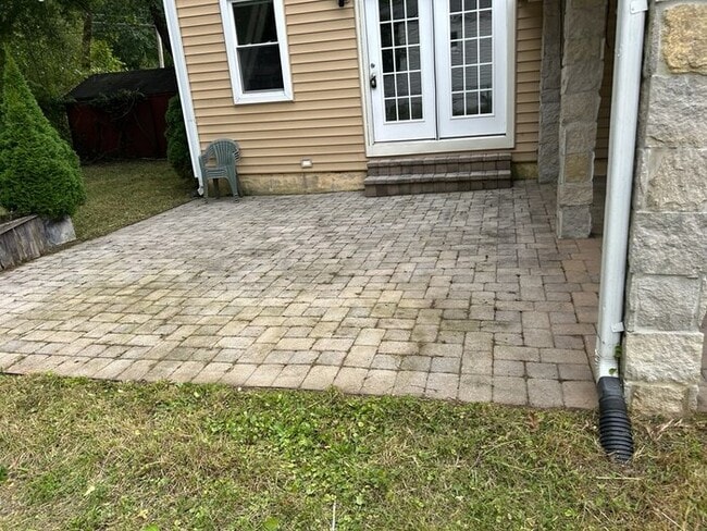 Building Photo - Charming 3 Bed, 2 Bath Ranch-Style Colonia...