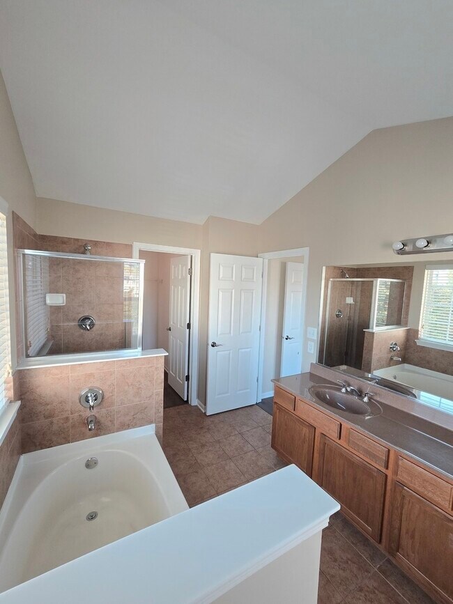Building Photo - 3401 Kentshire Cir