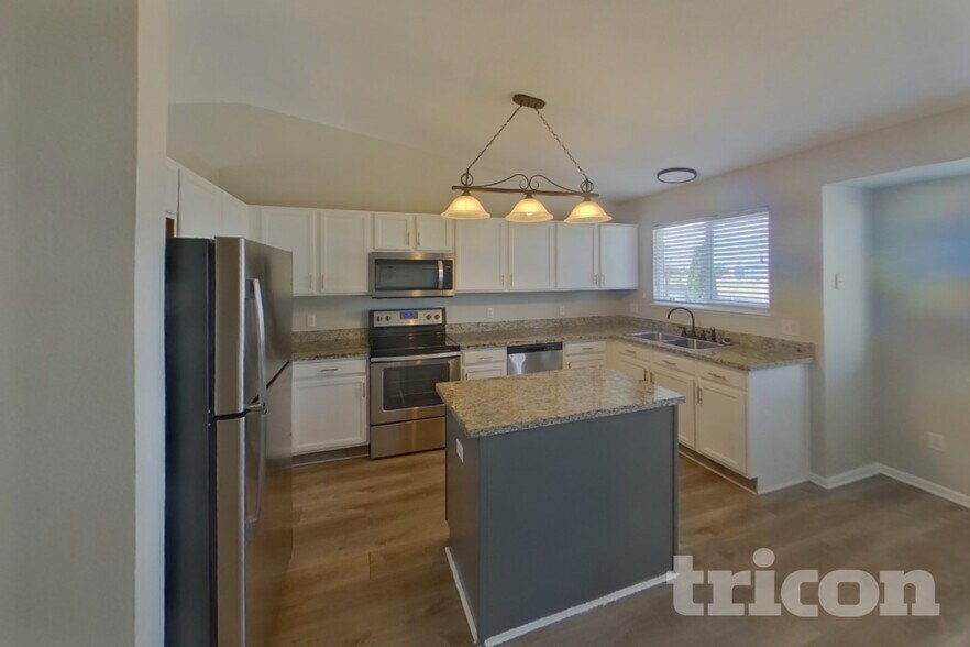 Building Photo - 4535 Jet Wing Cir W