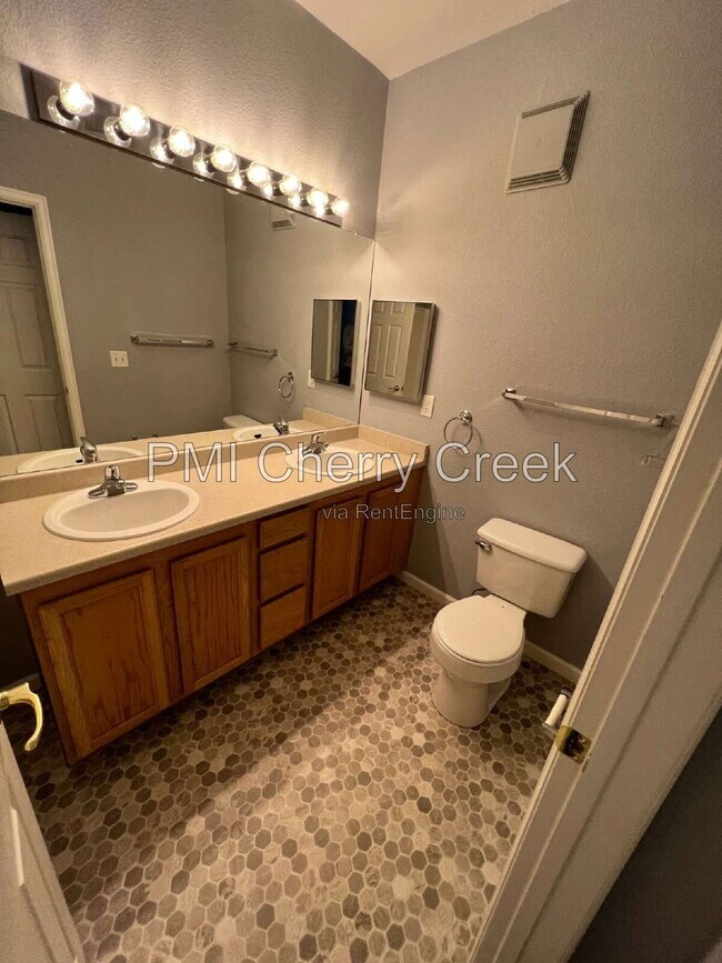 Building Photo - 5705 N Genoa Way