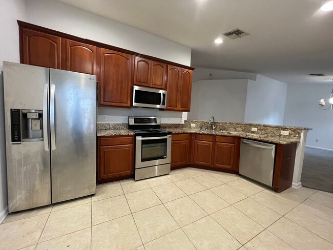Building Photo - Beautiful 3 Bed 2 Bath with a Den Gated Co...