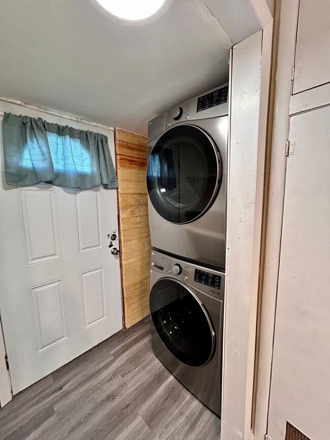 Building Photo - Remodeled Home In Patrick Henry/Edison School District!