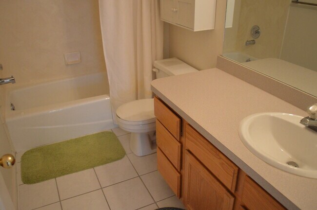 Building Photo - Huge Orem Home in Great Location