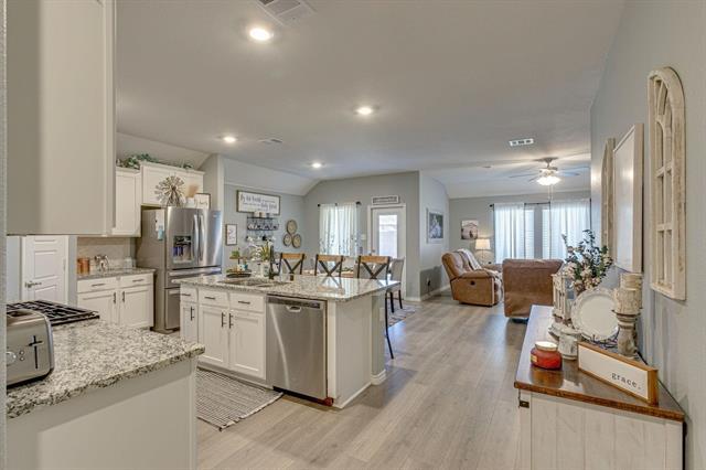 Building Photo - 125 Coyote Trl