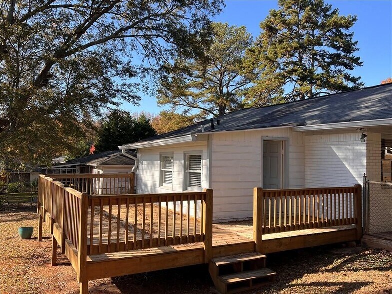 Building Photo - 2047 Panstone Ct SW